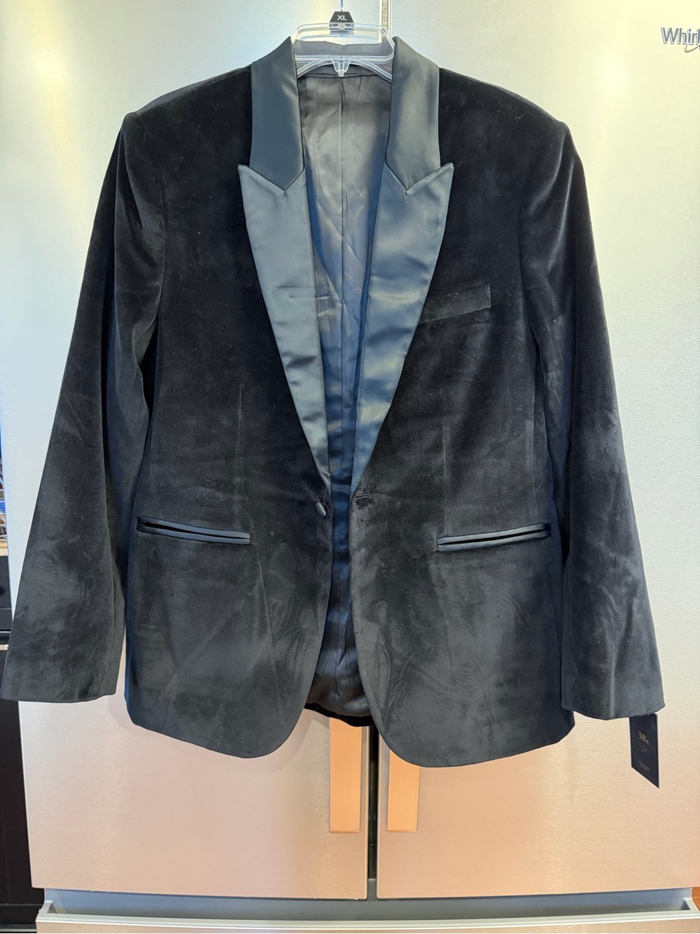 Abercrombie & Fitch men’s black velvet blazer